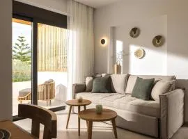 Olive & Tulip Suites- Modern First-Floor Apartment with Sea View