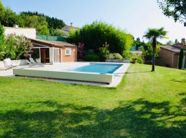 Les suites de Savasse - Villa avec piscine, Hotel in Savasse