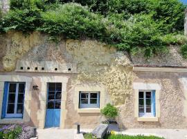 Les Iris - Gîte Troglodytique, hotel Trôóban