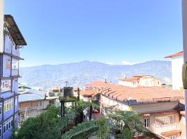 The Tashi Hotel & Restaurant Kangchenjunga Mountain View Room In Gangtok, Hotel in Gangtok
