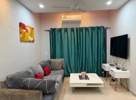 Secured, family friendly Apartment by the beach, hotel i Bijilo