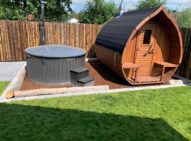 Freistehendes Ferienhaus am Spielplatz mit Sauna, hotel em Sehestedt