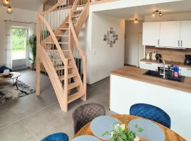 Freistehendes Ferienhaus am Spielplatz mit Sauna, hotel en Sehestedt