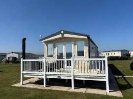 Wildflower Meadows 5 - Golden Anchor - Central Heating, Wi-Fi, bed linen - Meadow Lakes Caravan & Lodge Hire