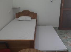 Laxmi Nrsimha Nivas Guest House, hotel en mayapur