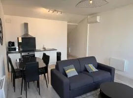 LE DALLAS - 1 chambre, 1 canapé-lit, 1er étage, parking, 10min Canal du Midi