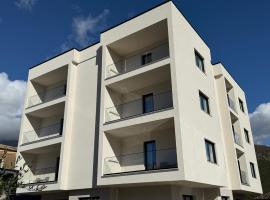 Pauz Hotel, Hotel in Himarë