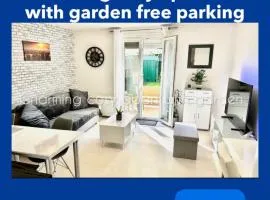 Charming cosy apart with garden free parking