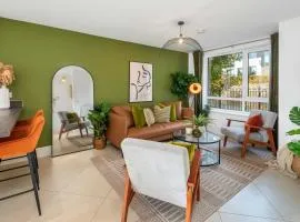 Canalside House Modern and Homely