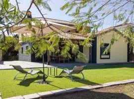 Home2Book Family Home with Jacuzzi in Candelaria