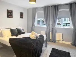 2 Bed Central Grantham Sleeps 4 Amaya18 free parking free gym access