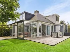 Holiday Home Schöne Familien-Ferienwohnung in Zeeland by Interhome