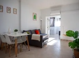Apartment Just4u Wohnung 2 mit AC in der Nähe von Lissabon und Strand by Interhome