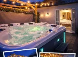 Lethbridge Villa 49 3-bedroom Apartment with private HOT TUB,Fibre WiFi, free parking, sleeps 6