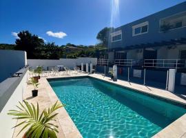 Over The Hill Residence, hotell i Grand Case