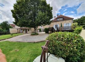 La Paillotte and La Petite Paillotte - 2 separate houses, Hotel in Lantilly