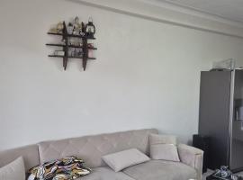 Shahin App, hotel Mellet városában