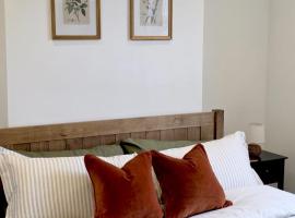 Cosy Central Exeter 2-Bed Walking Distance to Quay: Exeter şehrinde bir otel