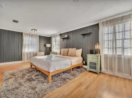 Swann Ave 2B Sleeps 6 Walk 2 Bayshore & Hyde Park