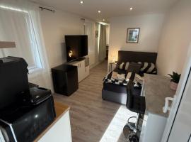 Cedars Apartment 3 am Wasserturm، فندق في مونشنغلادباخ