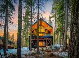 Donner Summit - Hot Tub, Fireplace & Mountain Views