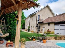 L'Armandine, Hotel in Saint-Marcel-Bel-Accueil