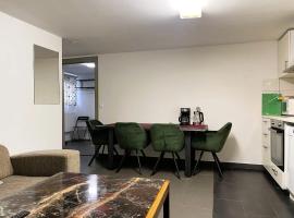Convenient Workers Stay Apartment - 3BR - 6BD, hotel i Partille