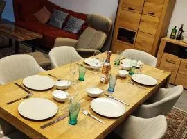 Ferienwohnung - Loft - mit 123qm bei Würzburg mit eigenen gratis Parkplatz Terasse Grill WLAN - nur Einzelbetten