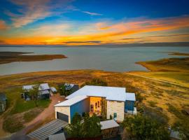 Lake Buchanan - Pool, Hot Tub & Lake Access โรงแรมในBurnet