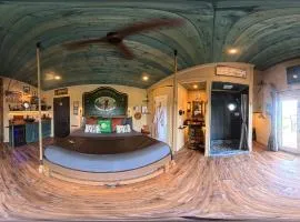 "The 19th Hole" Luxury Treehouse w Golf Views & Private 20ft Slide - 10 Miles from Dollywood