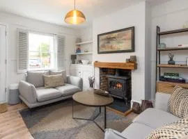 Charming 2 Bed Cottage - within city walls - free parking- garden