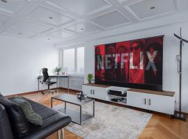 Home Cinema Apartment with Beamer and Netflix - Free Parking, Hotel in Maur