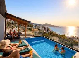 Coastal Retreat Paradise and Sunset View from the private pool