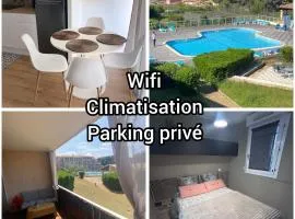 Appartement cosy avec piscine climatisé wifi