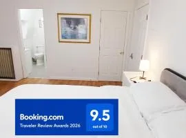 King-bed room with private bath -FREE WIFI-- New London-Mystic