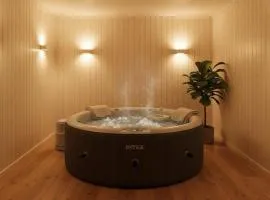 Cosy 2 Bedroom Apartment with Sea Views and a Private Indoor Hot Tub