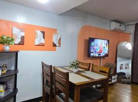 Bright & Airy Loft Cambridge Village Charm โรงแรมในCainta