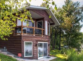 Cozy Rice Lake Cabin with Balcony and Grill and Views, Hotel in Brainerd