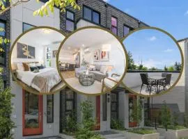 Modern Townhome with Rooftop Views, Walkable Location and Direct Bus to SEA