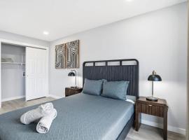 Spacious 2BR Apt with Balcony only 15 Min Bus to Manhattan, hotel Jersey Cityben