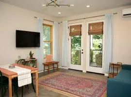 Cozy Pet-Friendly Walkable Retreat West Asheville