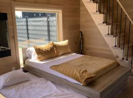 Jolie Vie Wellness Retreat, Earth Tiny Home #2 – hotel w mieście Grand Falls