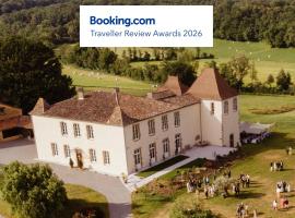 Château de Mauhic - 15th century, hotel i Loubédat