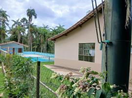 Casa de Campo com piscina, Hotel in Mairinque