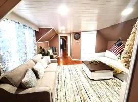 Luxury Loft - Family-Friendly Home Free Parking