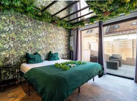 Le Qube Tropical by Prestige Home Living - balnéo 2 places & terrasse - Montdidier, hotel v destinaci Montdidier