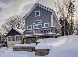 Lakefront Escape with Dock! Hudson Valley Home, hotelli kohteessa Craryville