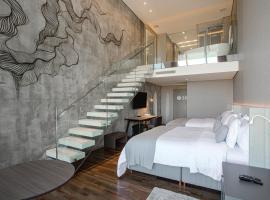 Suryaa Hotel Pinhais, Curio Collection by Hilton, hotel en Pinhais