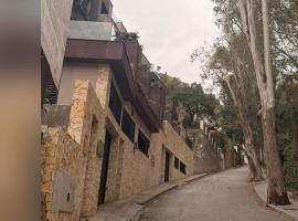 Cañada 9, отель в городе Мадрид