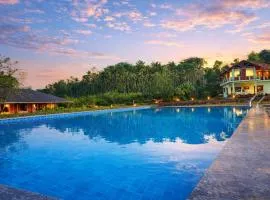 Sirimane Homestay - Pool, Estate, Home Food, Near to falls & Trekking